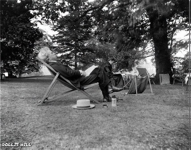 Mark Twain on Dollis Hill besides Gladstone House